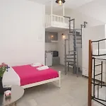 דירה Depis & *