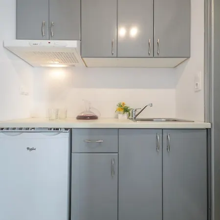 Depis & Daire Naxos City